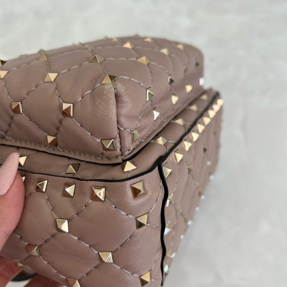 VALENTINO GARAVANI
Nappa Quilted Mini Rockstud Spike Backpack Poudre - Picture 2 of 16